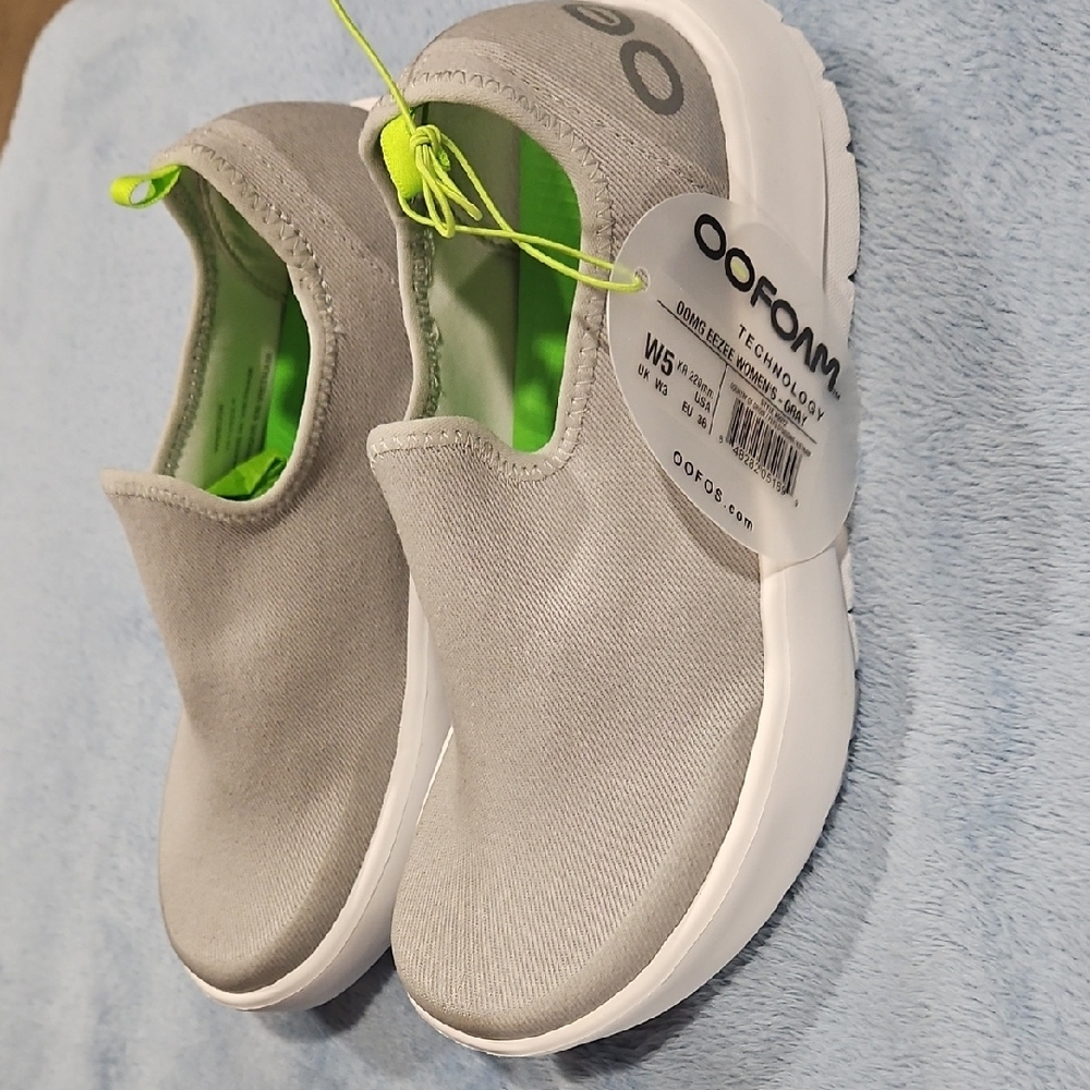 OOFOS Oomg Women's Gray and White Slip-On Recovery Shoes